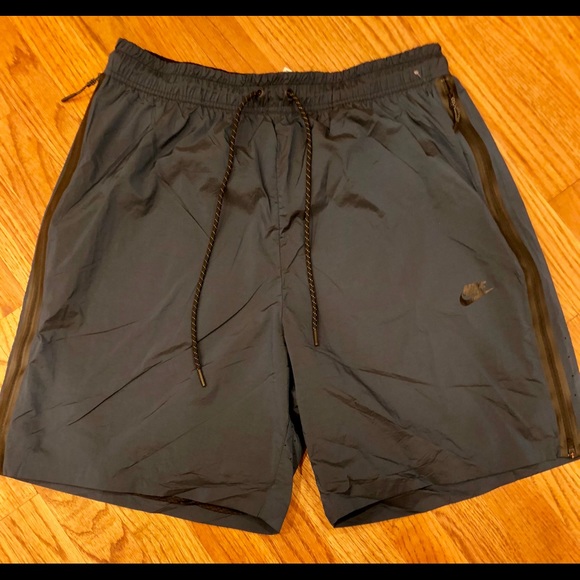 nike tech shorts navy